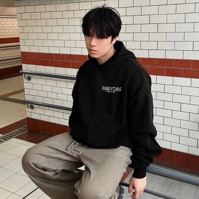 爆款模特图 顶级版本Fog Crazy Fear Of God Essentials新款涂鸦字母潮牌加绒男女同款情侣连帽卫衣 高品面料采用高端480克面料！丝滑