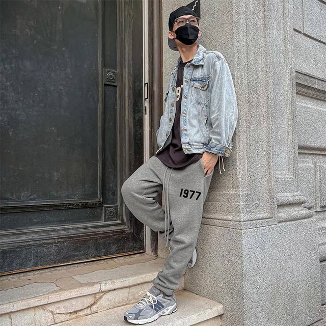爆款模特图 正确版本、一物一码 Fear Of God Essentials Fog复线 纯棉宽松春秋冬男女情侣同款卫裤长裤 1977系列 1977是Jerry