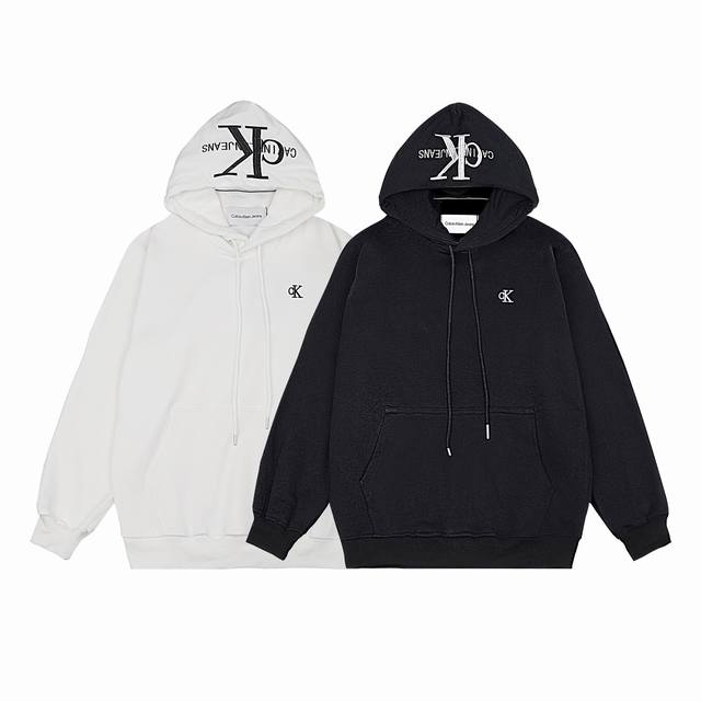 款号：920 Calvin Kleinck连帽刺绣卫衣 胸前刺绣 原版刻字Ck鸡眼 帽绳 原版定制吊牌 主唛 4张洗水唛 460克 %纯棉食毛面料 Os版型 偏