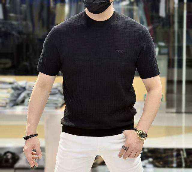 杰尼娅-2025Ss秋冬半袖针织毛衫系列！休闲商务外穿 内搭必备款，精选上等-精纺桑蚕丝混纺面料，面料手感细腻，贴身舒适不扎肉，上身版型好 穿着保暖，专柜标志设