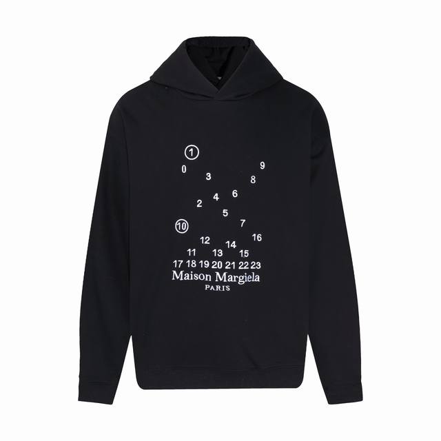 款号M355# 450克版本 Maison Margiela 马吉拉Mm6弹幕乱码刺绣连帽卫衣 采用原版面料，特有手工缝标特色设计语言.三标保持一致！ 采用进口