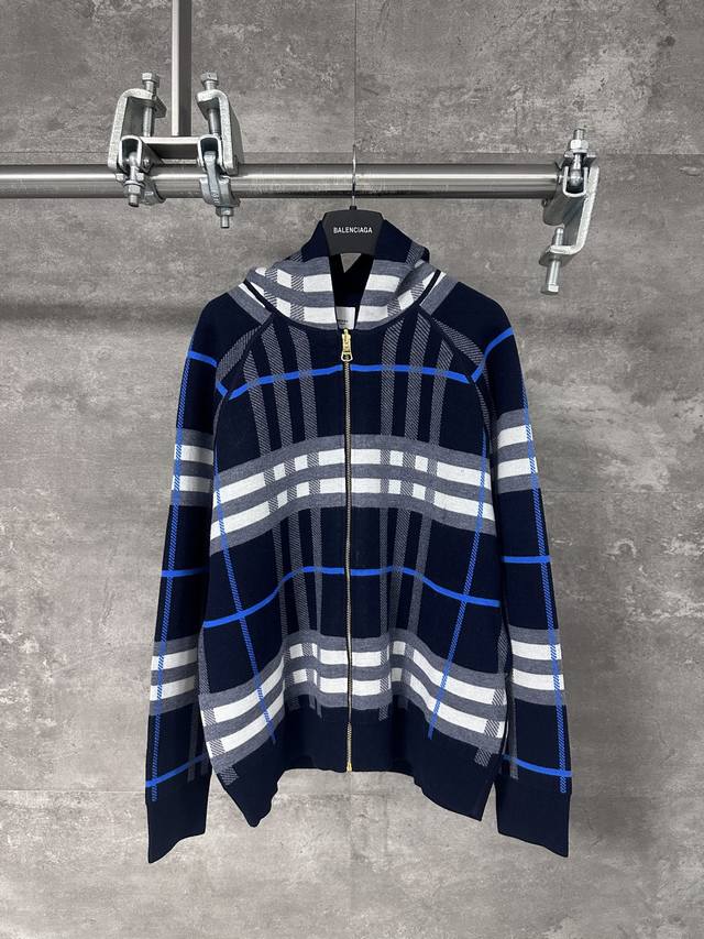 Burberry 巴宝莉 战马双面穿羊绒格纹连帽外套 工艺说明：定制Yb羊毛针织材质 质感舒适 亲肤保暖 连帽拉链卫衣版型 穿脱方便 松弛感拉满 正面通体以蓝紫