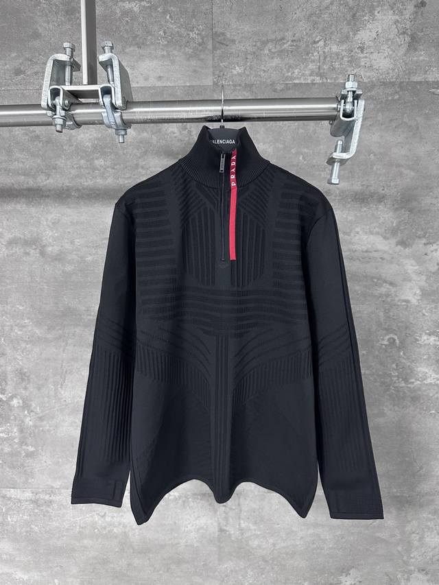 prada 普拉达 秋冬新款三角标横条骑行服套头长袖 高品质冰感索罗娜纯棉面料洗水手感，.适合成功人士的标配.面料舒适柔软.还特原殊工带艺来的潮流，定制定染 ，