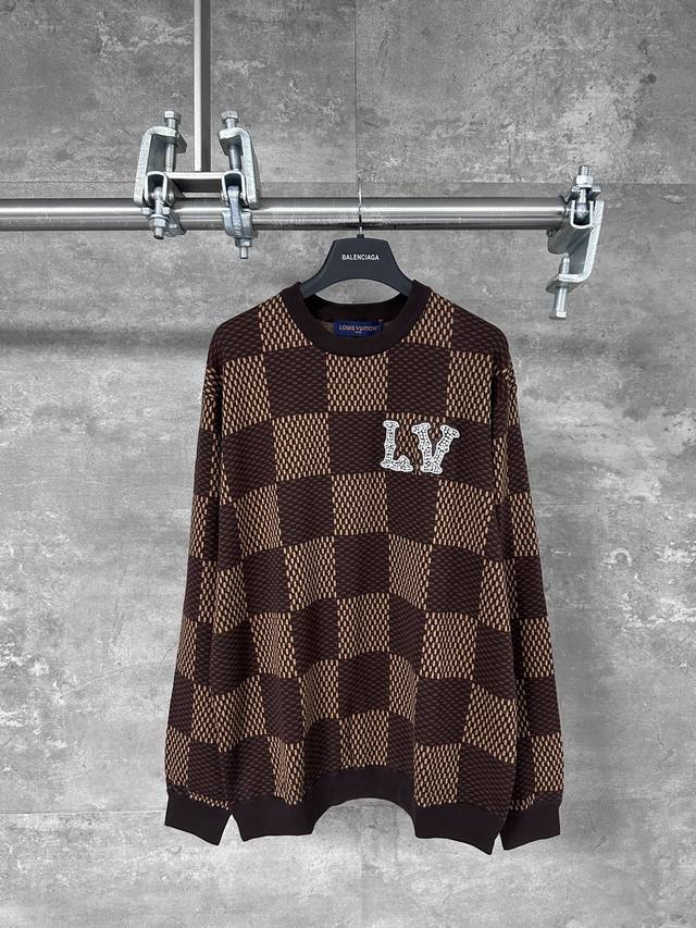 Lv 路易威登 25Ss 马赛克棋盘格钉珠针织长袖 Yb购入打版，毛料选用全精梳棉纱纱线，从工艺上来说，精梳棉在制作的过程中会清理出多余的杂质，让织出来的物品看