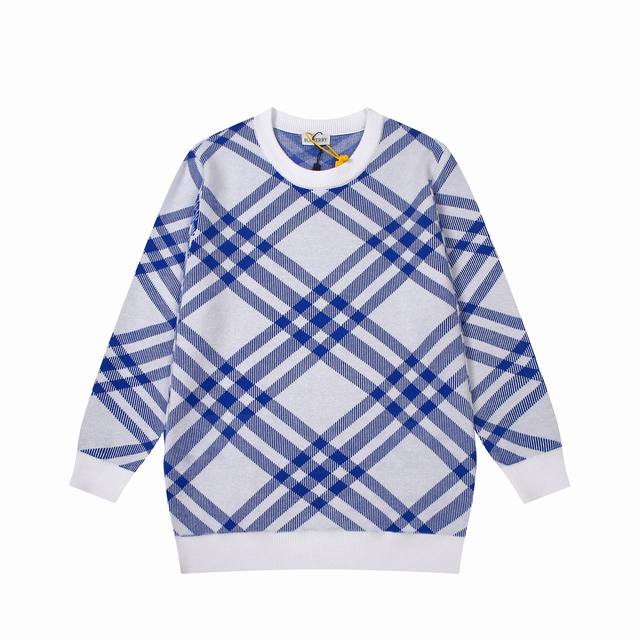 Burberry 巴宝莉 拼色宝蓝色斜格纹圆领毛衣 男女同款 情侣素款 全部对色定染羊绒混纺羊毛针织衫 呈现提花精纺的斜格纹图案 柔软亲肤 双层针织很厚实 面料