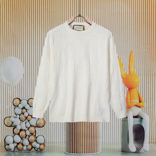 爆款Gucci古驰毛衣双G满身Logo提花针织衫 山羊毛原料纱线 进口毛衣面料触感非常软糯 进口编织机制造 优质重磅高品 抗静电性与伸缩性及保暖效果更优 上身亲