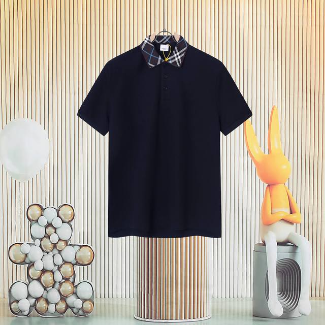 Burberry经典领子格纹设计短袖 官方原版一比一完美复刻polo衫 高版本面料选择：专柜定制面料 区别通货 选用珠地网眼布棉质面料打造，表面分布细密的网眼结