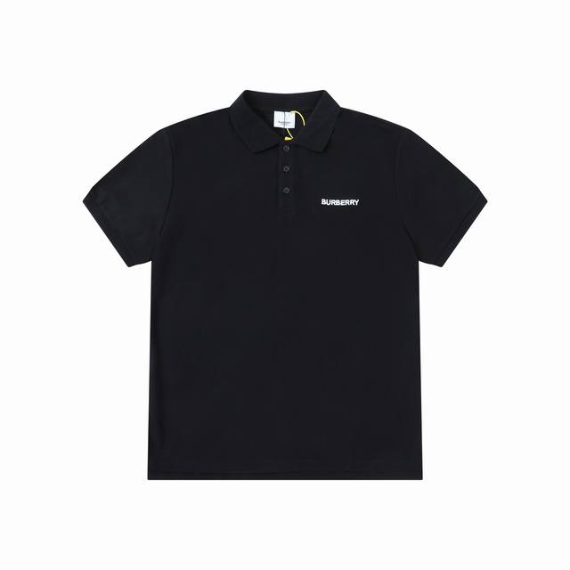 Burberry锁链刺绣polo衫 面料选择：专柜定制面料 选用珠地网眼布棉质面料打造，表面分布细密的网眼结构，增强其透气性。棉纱原料保留了天然的亲肤性，通过精