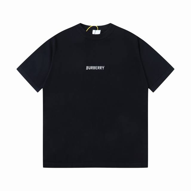 高品质] Burberry 25Ss春夏新款圆领羊毛针织短袖，定制面料羊毛针织材质 质感高级 舒适柔软 圆领短袖毛衣 领口袖口螺纹包边与衣摆相呼应 胸前品牌字母