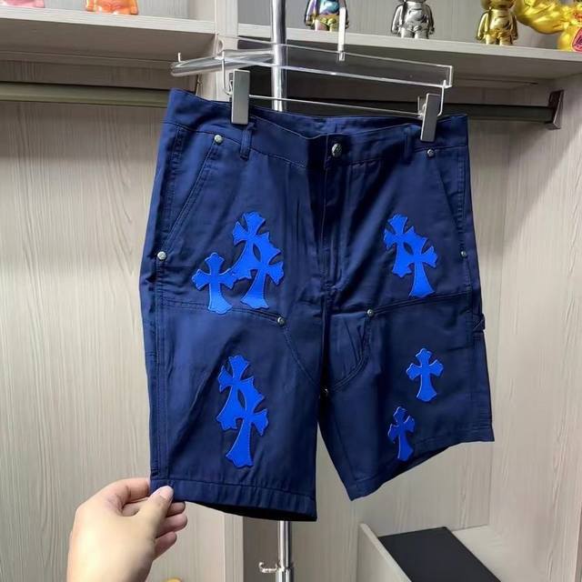 款号379 Chrome Hearts ｜克罗心 Ch 克罗心蓝拼皮牛仔美式工装短裤- 上身有型帅气 ，品牌识别度十分清晰，非常的凸显整体的造型感 整体的工艺车