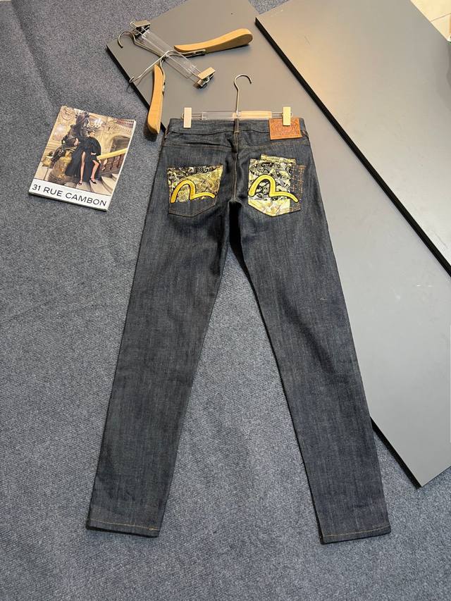 Evisu 小海鸥刺绣及织锦拼布窄脚牛仔裤 男款 码数：29-30-31-32-33-34-36-38 一共：8个码数