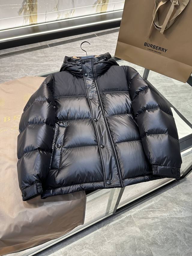 Burberry 博柏利 撞色胶条字母Logo徽标连帽羽绒服.更多细节实拍.