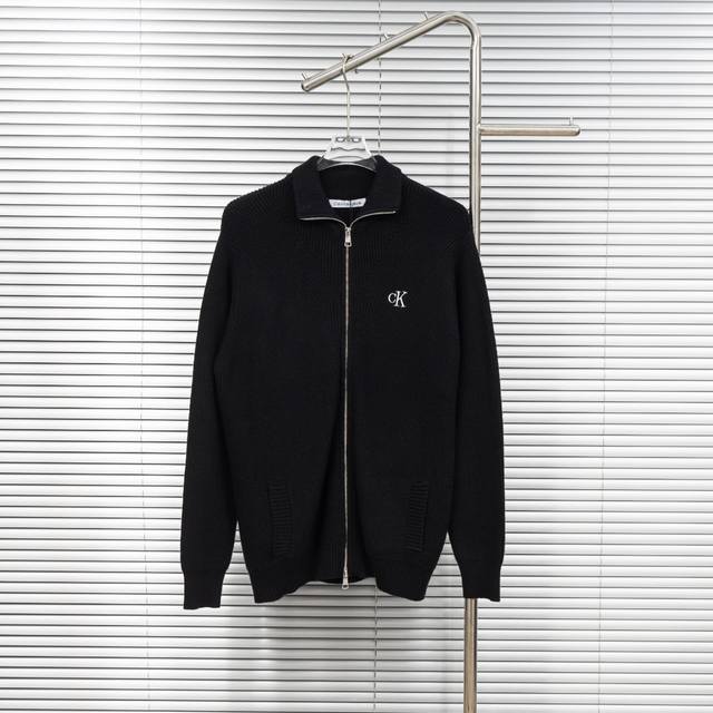 顶级版本 区别通货 款式：Ck针织Logo拉链开衫外套 颜色：图片色 尺码：S-Xl 面料：纯棉 辅料：全套定制辅料 无性别区分 男女同款