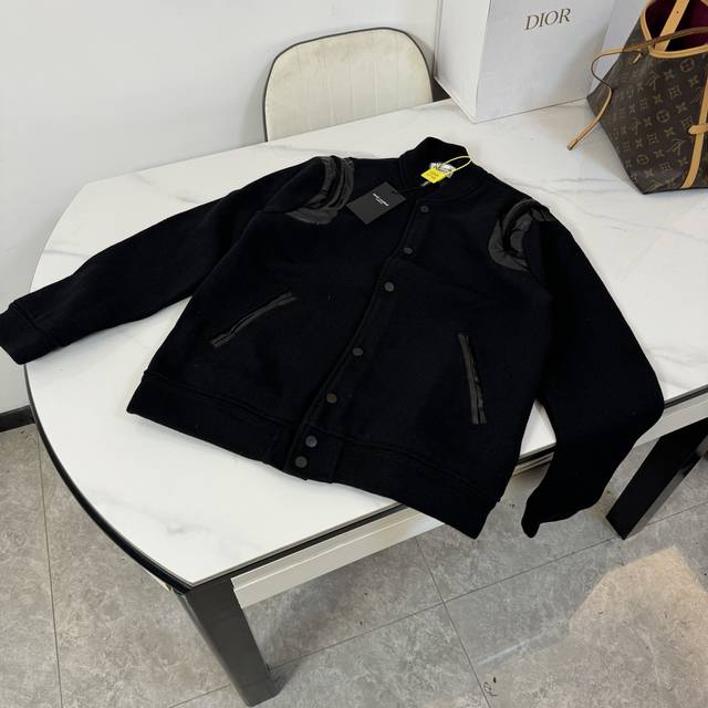 款号：B28 高版本现货齐码Saint Laurent paris 圣罗兰 Slp经典款拼皮黑白棒球领夹克外套，原版1:1开发全网最高版本 耗时2个月订制纯羊毛