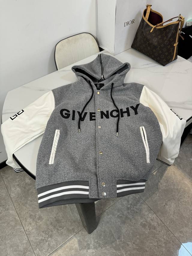 款号：F04 Givenchy纪梵希 Gvc走秀款棒球服外套夹克 订购原版开模 历时一个月终于出货了，简直太爱了 上身真的超级帅。抖音某博主讲今年Lv新出的会成