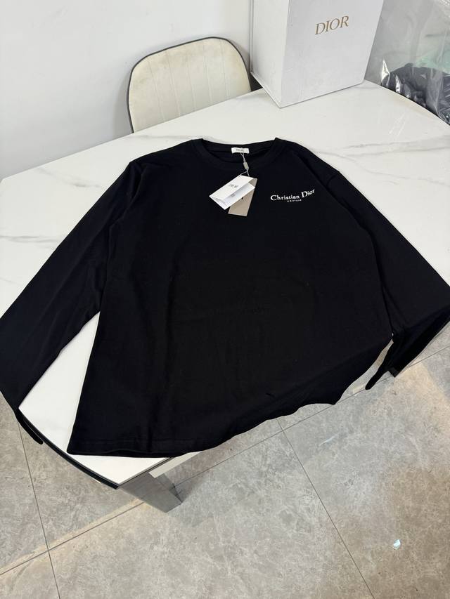 款号：S102 Dior迪奥 Ss 破洞烧花效果前后面字母印花长袖T恤打底衫 采用原板独家定制棉260克重纯棉面料质感非常柔软舒服 100%区别市场的顶级面料