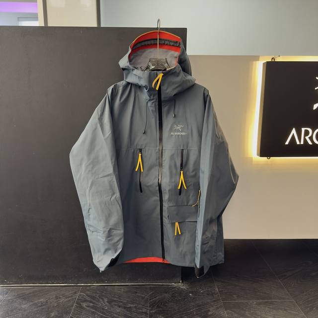 联名款 -防风防水透气宽松撞色连帽滑雪衣 ： 产品配色： 黑色、 松柏绿、白色 编码：000480E