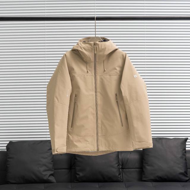 卡其色 Kolon 可隆纯色袖标连帽冲锋衣 三合一 配色：黑色 黄色 卡其 尺码：S-3Xl