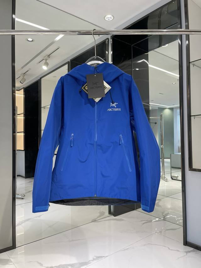 群青蓝 '｜系列 冲锋衣 ： 产品颜色： 黑色、以太蓝、幸运粉、像素灰、幸运蓝、浅灰色、菲诺橙、烈焰黄、竹月蓝、群青蓝、复古绿、白灰色、幻银紫、电光枚、浩渺灰、