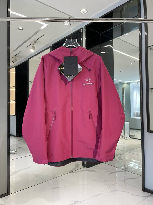 电光玫 '｜系列 冲锋衣 ： 产品颜色： 黑色、以太蓝、幸运粉、像素灰、幸运蓝、浅灰色、菲诺橙、烈焰黄、竹月蓝、群青蓝、复古绿、白灰色、幻银紫、电光枚、浩渺灰、