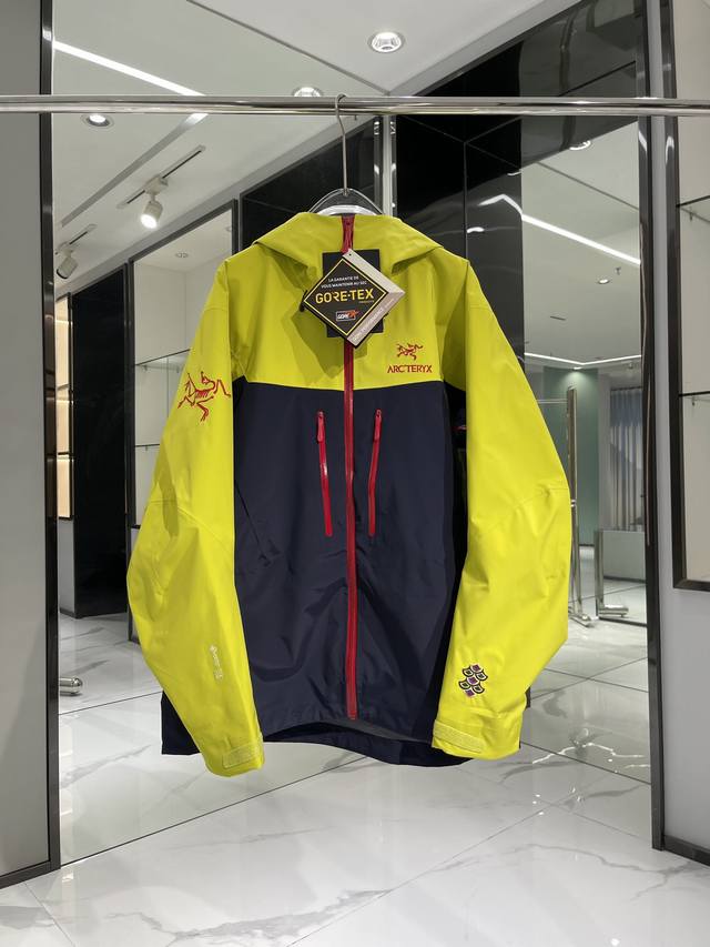 龙年限定拼接冲锋衣 压胶功能性外套 防风 防水透气登山服夹克 全压胶工艺 全溢胶工艺，最顶级版本！ 购正品打版，所有数据，辅料，均一比一完美还原，由鸟家代工厂p