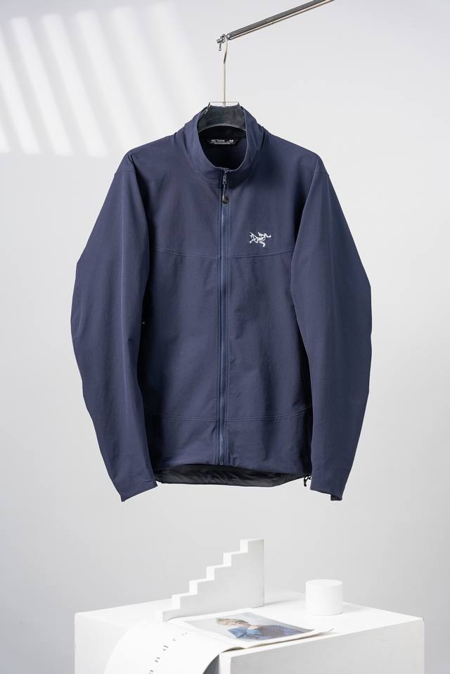 宝石蓝 Arcteryx始祖鸟 Gamma Jacket M 纯色Logo标识防风软壳夹克