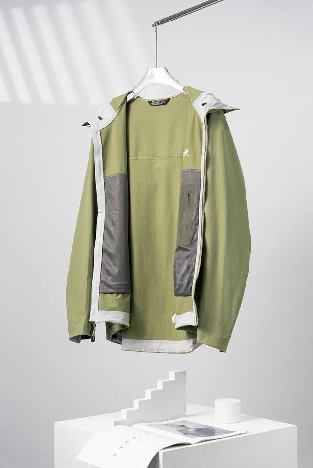 幽雾绿 Arcteryx始祖鸟 Gamma Hoody Logo徽标防风防水透气连帽衣夹克
