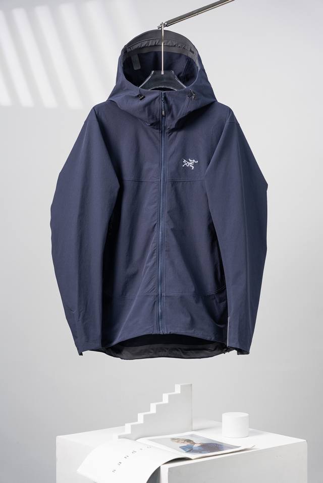 宝石蓝 Arcteryx始祖鸟 Gamma Hoody Logo徽标防风防水透气连帽衣夹克