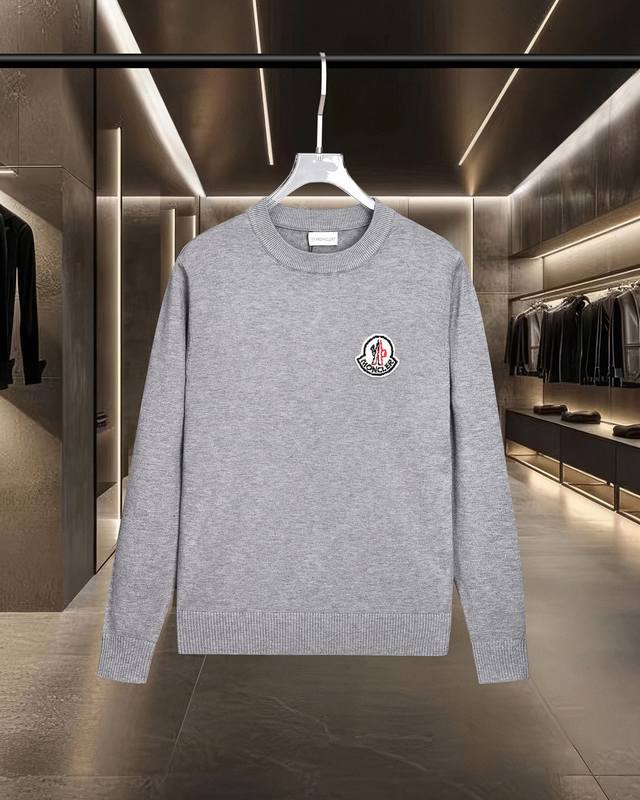 放心推现货充足 Moncler 蒙口 25Fw经典款胸前Logo字母徽章标识休闲针织套头毛衣羊毛衫 2025Fw官网新款原版面料 官方同款 精选毛衣定制 进口羊