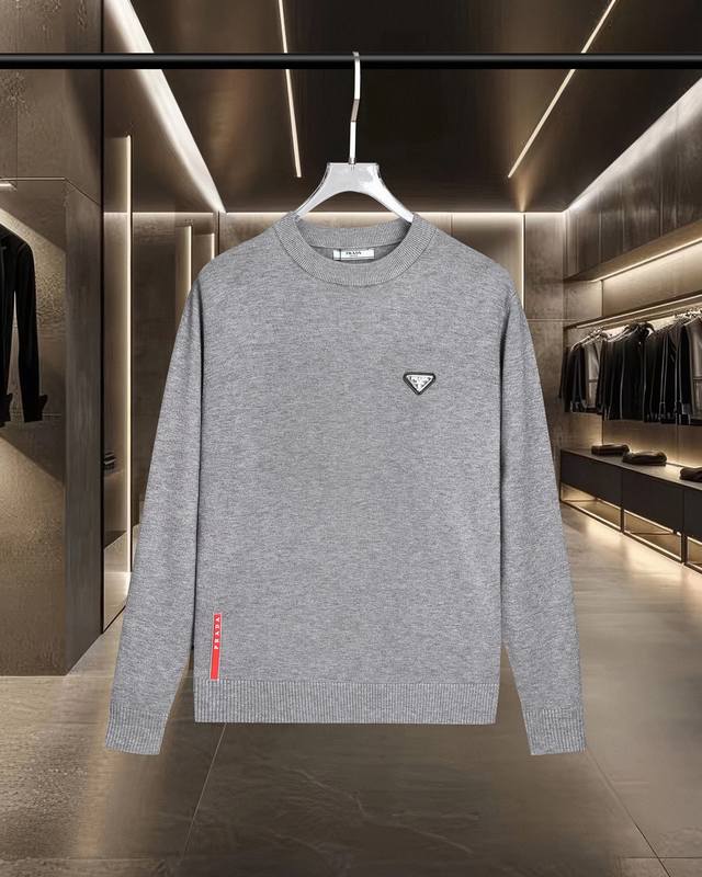 放心推现货充足 普拉达 prada 25Fw经典款胸前Logo字母徽章标识休闲针织套头毛衣羊毛衫 2025Fw官网新款原版面料 官方同款 精选毛衣定制 进口羊毛