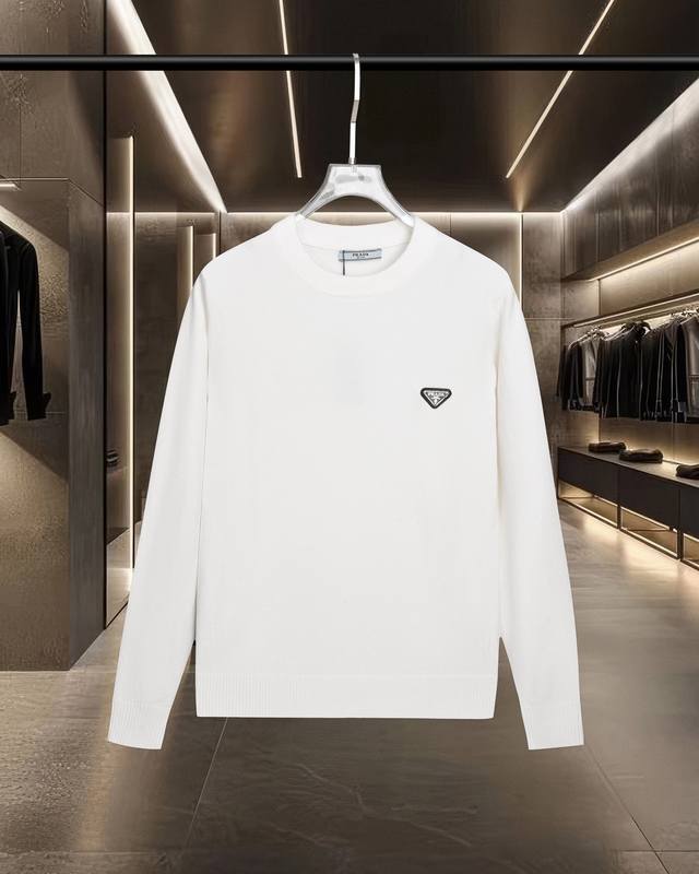 放心推现货充足 普拉达 prada 25Fw经典款胸前Logo字母徽章标识休闲针织套头毛衣羊毛衫 2025Fw官网新款原版面料 官方同款 精选毛衣定制 进口羊毛