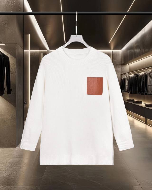放心推现货充足 Loewe 罗意威 25Fw经典款胸前徽章Logo标识Os宽松版型落肩款粗针线套头毛衣羊毛衫 2025Fw官网新款原版面料 官方同款 精选毛衣定