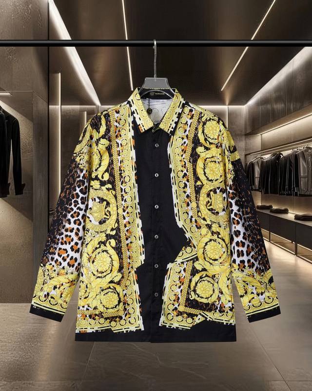 Versace 范思哲 爆款来袭 美杜莎宫廷风数码印花长袖衬衫 2025Ss官网新款长袖 衬衫 衬衣，精美印花Logo 高端版本，专柜定制面料 透气舒适度高，精
