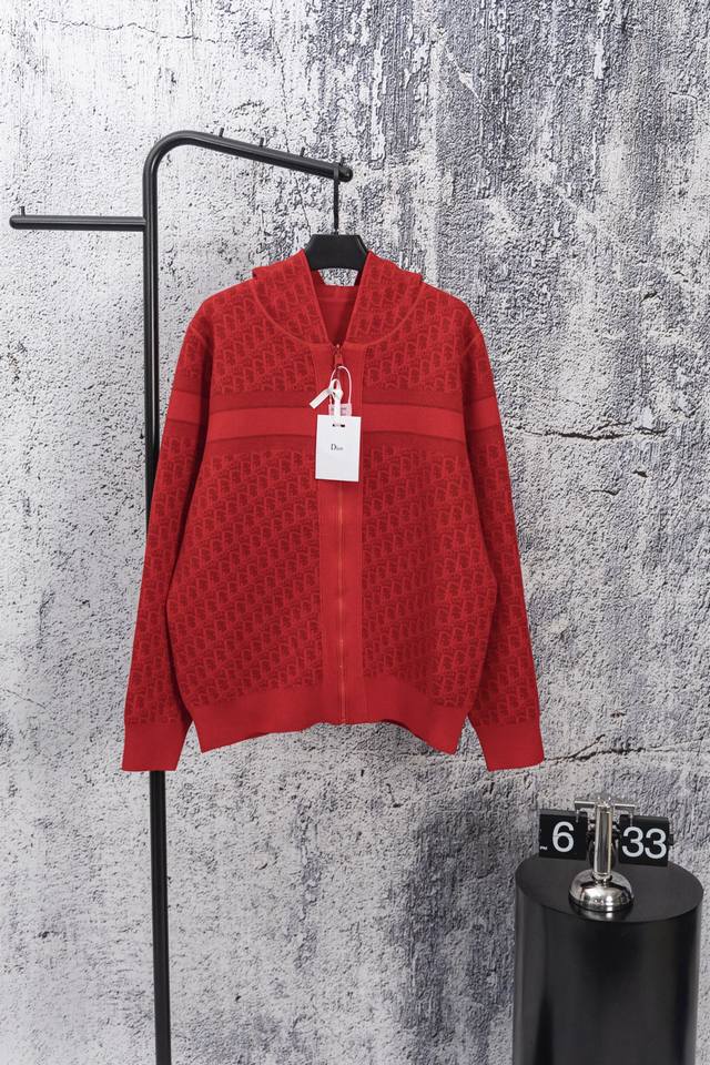 Dior 迪奥25Fw 经典老花双面穿羊绒连帽针织衫开衫毛衣 面料选用顶级羊绒纱线，秋冬新款Oblique提花针织羊绒毛衣采用双面可穿设计，精选优质羊绒材质打造