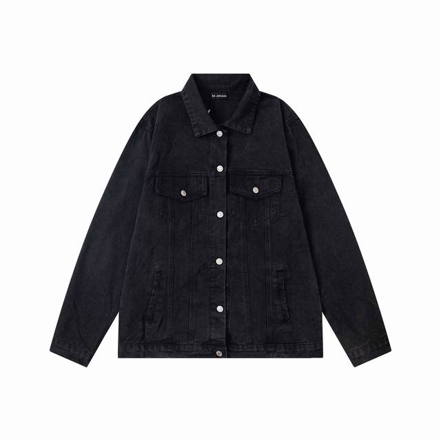 上新 款号: B144 Balenciaga巴黎世家双B涂鸦白色泼墨印花复古水洗牛仔外套夹克 1采用高质量牛仔面料水洗工艺，水洗之后上身柔软舒适，极其细腻 手感