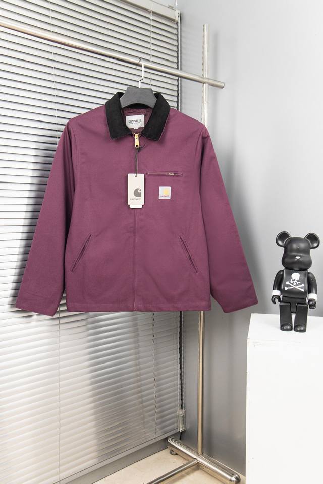 上新： 款号：B123 Carhartt Wip卡哈特经典款底特律拉链夹克情侣款休闲工装外套 1面料采用全新环保型斜纹布料，轻度水洗感穿越久颜色越好看，非常优质