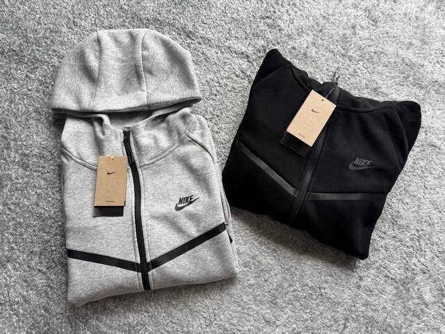 nk374# Nike Windrunner 纯色拉链双拉头连帽运动夹克 男女同款 一 汲取设计灵感，将两款经典造型巧妙融合 哈兰德同款外套，经典百搭，超级好看