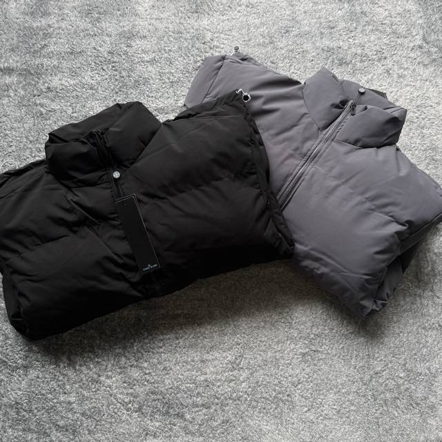 st992# Stone Island 石头岛新款尼龙拉链户外机能立领棉服外套 石头岛23Fw新品推荐 经典尼龙立领棉服 短款宽松廓形 适合多种体型穿搭 特殊处