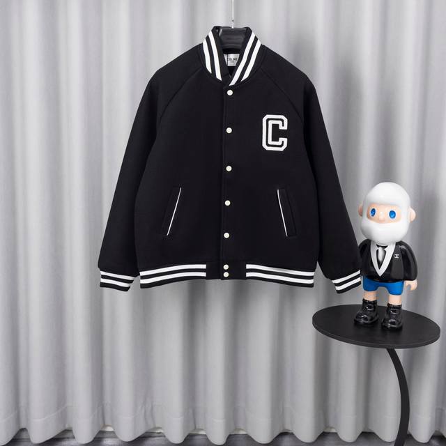 塞琳 棒球服 25Ss走秀款厚度适中 高密度重工刺绣 堪称王炸单品 真的谁上身谁好看 ！ 罗纹采用全棉纱线定染定织而成，粗纱横机编织而成，不起球，棉质亲肤，立体