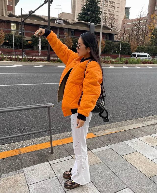 nike X Stussy联名款Logo刺绣双面穿夹克外套男女同款。 袖子有褶皱，区别市面平袖子错误版本 款号： # 码数 ：M L Xl Xxl 颜色： 外黑