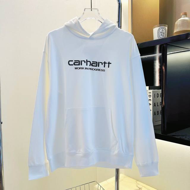 carhatt 卡哈特连帽套头卫衣 立体发泡印花高级感满满 简单又大方的印花图案 简直让人不要太爱 不挑人 男女 版型很赞 面料采用精梳棉 385克重 经过洗水