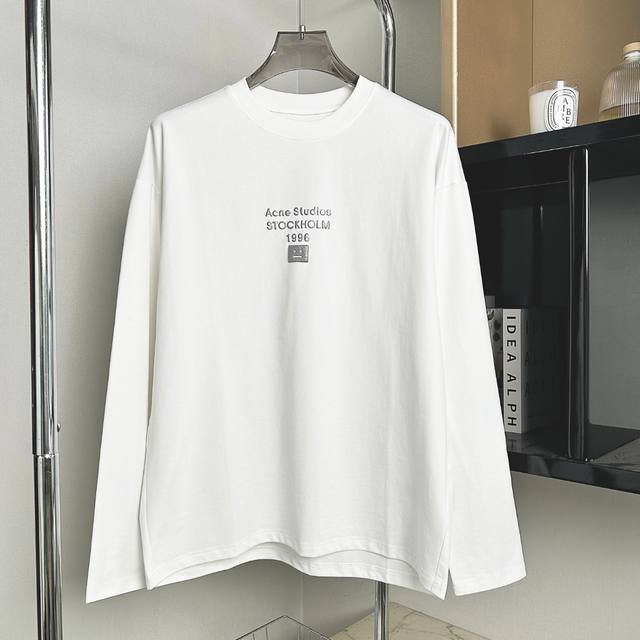 acne Studios-早秋圆领短袖25Ss系列，经典银色小笑脸印花短袖T恤，时尚又可爱，让你在人群中脱颖而出。面料真心赞，索罗娜定制螺纹，触感柔软，透气性强