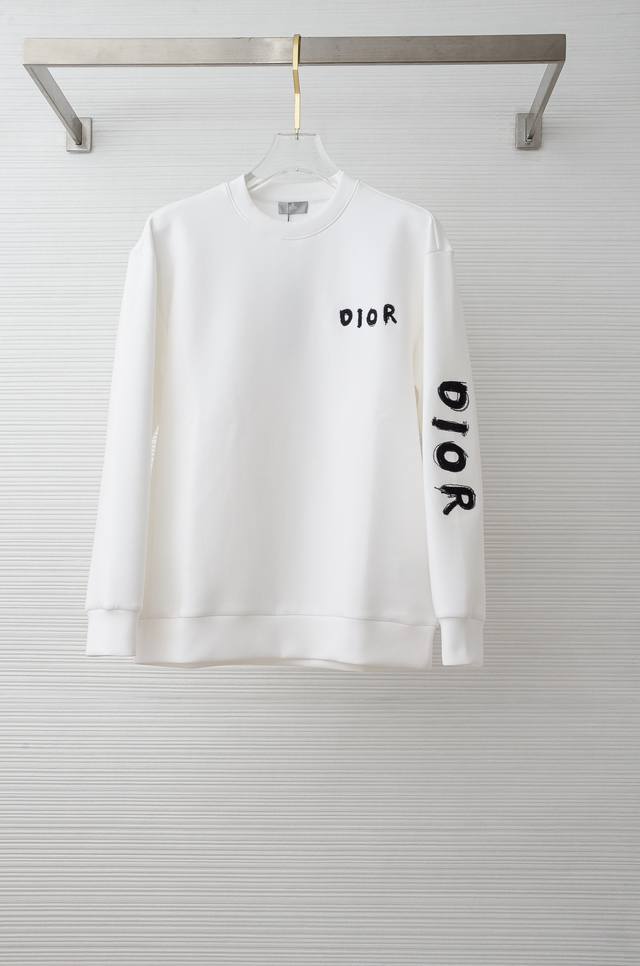 Dior 迪奥2025Fw圆领长袖男士套头卫衣#质感硬朗挺拔有型，版型立体不易起皱，上身舒适却不失柔软度，亲肤细腻，在运动时起到透气吸湿的强悍性能，贴身穿着都非