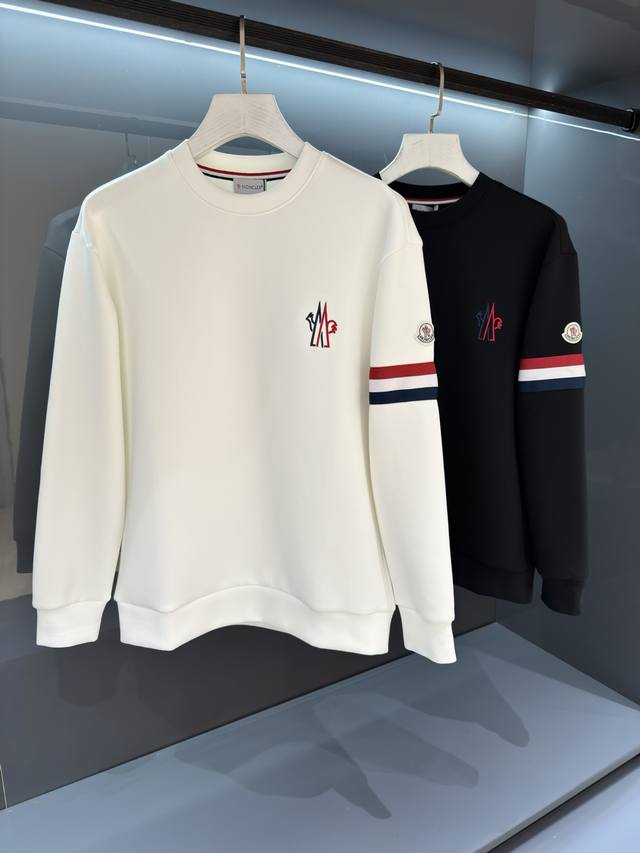 新品 来自贸易渠道货源,珍贵而动感潮流文化与经典时尚的结合.2025 Ss柜台同步秋冬新品 Mo*Cler 男士圆领套头滑雪系列卫衣 客供长绒毛圈棉,扎扎实实的