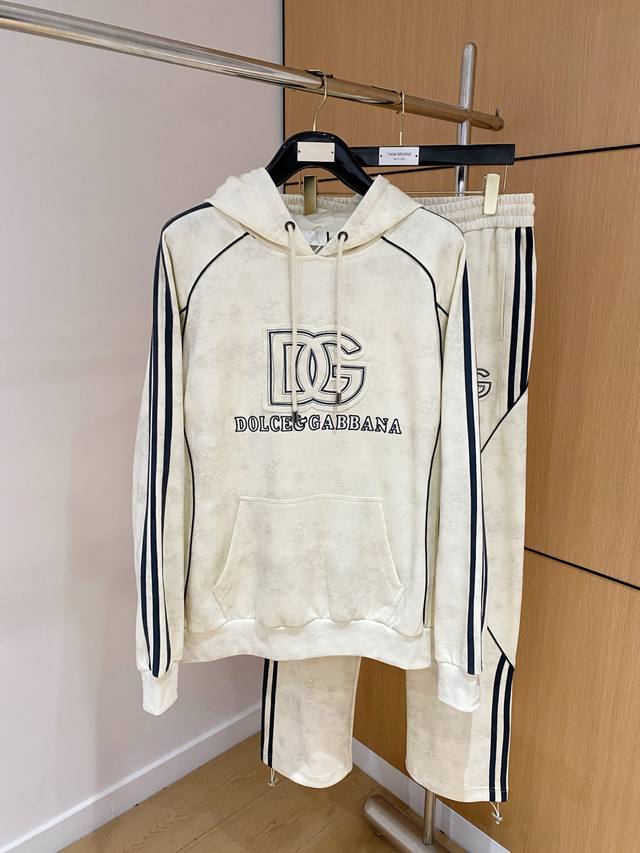 Dg 2025秋冬款顶级进口私货，高端套装定制五金打造多拉链多口袋设计套装，专柜款时尚不失奢华 品质毋庸置疑 上身效果超赞，奢华官网同款 款式专柜尺码M-Xxx