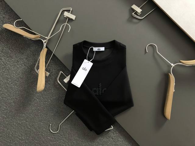 Alo*微宽版型M-Xxxl 2025秋冬顶级简约款编织绣羊毛混纺长袖卫衣，精致工艺专柜面料，顶级元素融合打造，经典3标齐全，潮男时尚，无论是上身舒适度还是都是