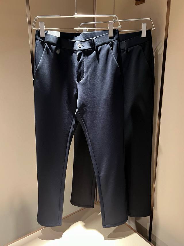 Bc-Brunello Cucineli 2025秋冬新品男士时装款高端休闲西裤，香港洋行渠道货，日本原厂出品，纯血统品质，完美延续了Loe*家的精髓与基因，从