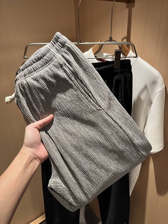 Thombrow*E汤姆*朗 ~2025秋季新品男女同款休闲裤，官网同步有售，休闲经典，独特设计魅力，非常高端，简约不简单，成衣新典范！面料精选独特纯棉面料，手