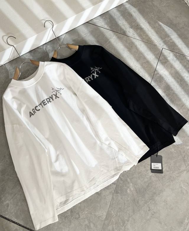 Arcter*X始*祖鸟 2025秋冬新款男女同款休闲打底衫，户外品牌可能大家第一想到的就是加拿大鹅、始祖鸟。给人一种标签试的感觉！除了在款式设计上颇有造诣之外
