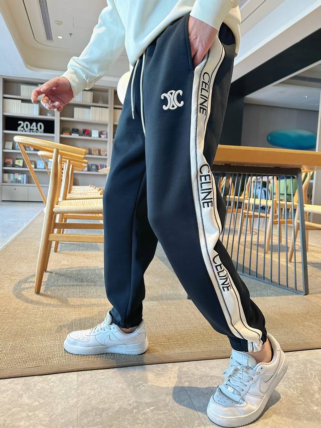 塞琳 顶级货品2025春夏新款休闲裤！官网同步发售。品牌经典Logo休闲裤 ，定制面料，舒适度极好，手触感强烈。辨识度极高，完美品相工艺。 尺码：M-3Xl